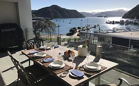 Oxley'S Waterfront Apartment